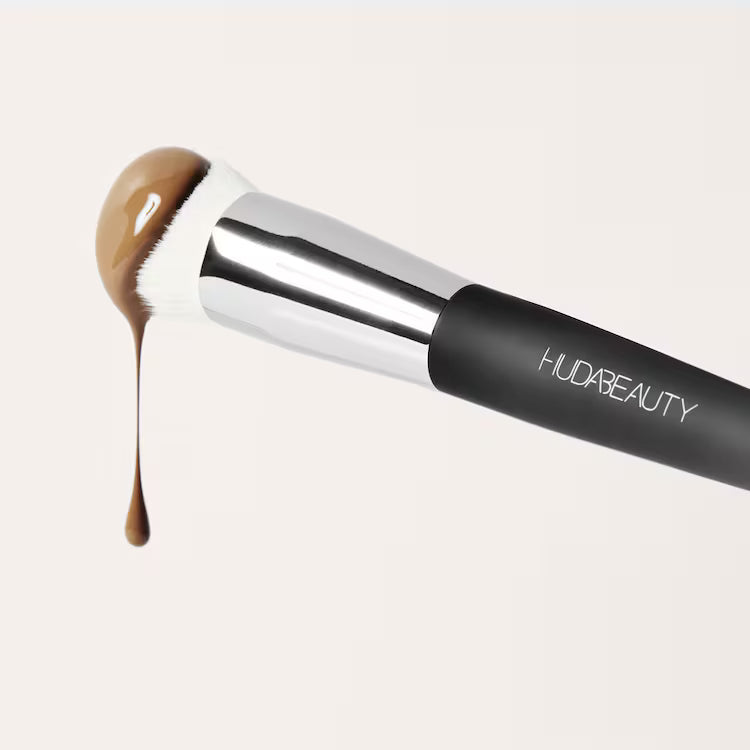 Huda Beauty Base Brush - foundation brush